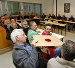 Los apicultores intercambian experiencias. 