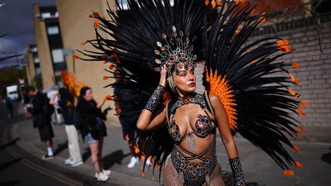 Una participante en el desfile del carnaval, el m�s concurrido de Europa