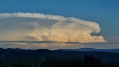 Imagen de archivo de unas nubes de tormenta vistas desde Teo