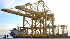 Vista de la llegada de las gr�as para portacontenedores