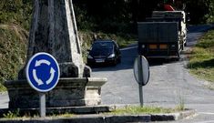 El gobierno local busca alternativas para los vehículos pesados que utilizan el vial con frecuencia.