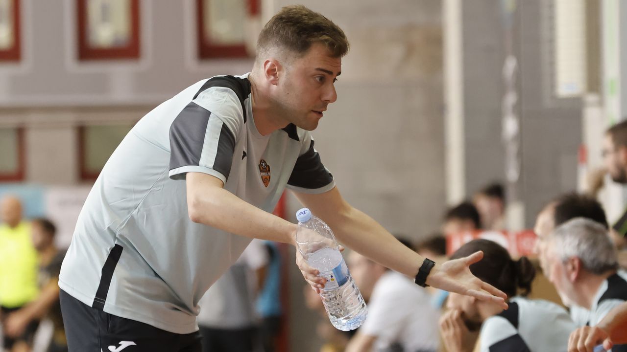 David Rial, entrenador del Burela FS: «Nos veo capacitados para competir y ganar a cualquier rival de Segunda»