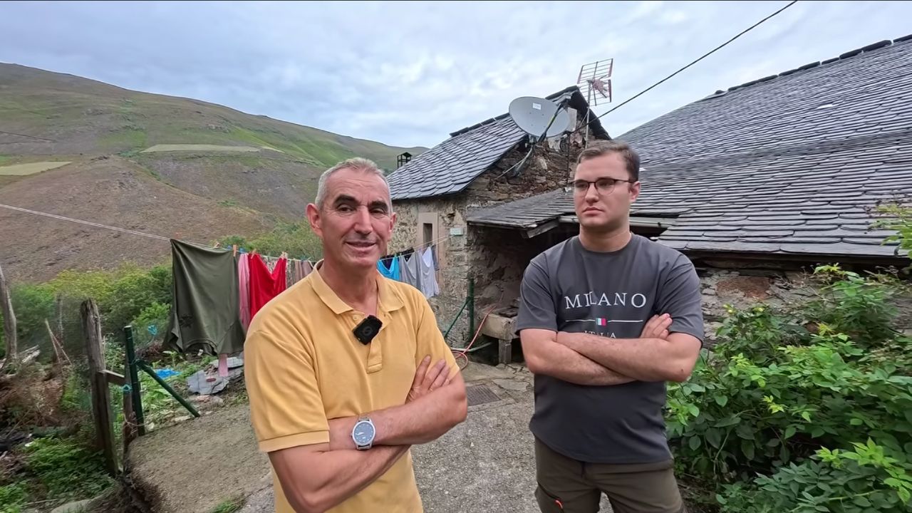 El asturiano de 24 años que se empeña en rescatar del olvido el pueblo donde vivieron sus abuelos: «Necesitamos gente con ganas de iniciar proyectos aquí»