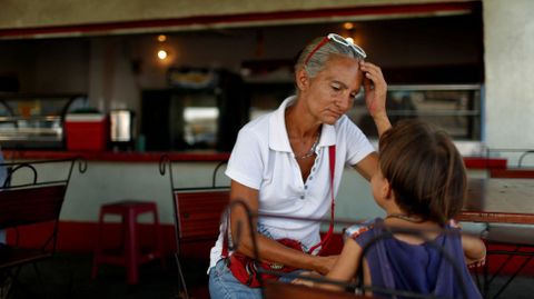 Agotados tras horas de cola para comprar en Punto Fijo, Venezuela