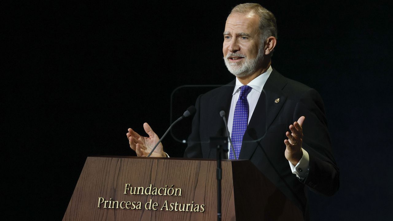 El rey Felipe VI, operado de cataratas en el ojo izquierdo en Oviedo