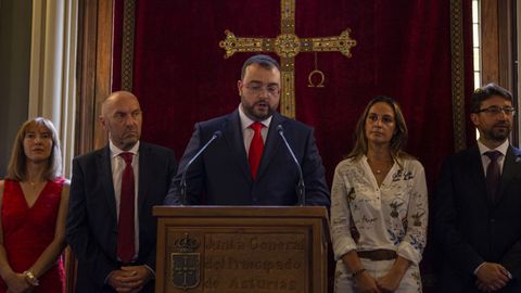 El presidente del Principdo, Adri�n Barb�n en la Investidura