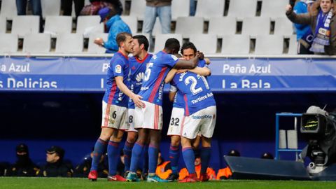 Gol Steven Real Oviedo Granada Carlos Tartiere.Los futbolistas del Real Oviedo celebran el gol de Steven