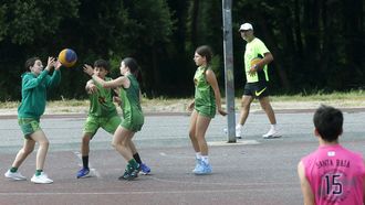 El Santa Baia particip� en la celebraci�n del cierre de la temporada de las escuelas de Boiro.
