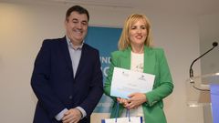 Rom�n Rodr�guez y la docente ganadora Eva �lvarez. 