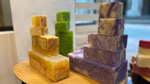 Los jabones que se comercializa en Damejabón son al corte y además naturales