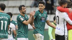 �lex L�pez y David Castro al t�rmino del partido entre el Racing y el Burgos.