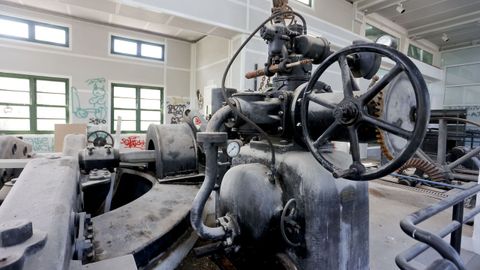 Interior de la F�brica de la Luz de Lugo con maquinaria