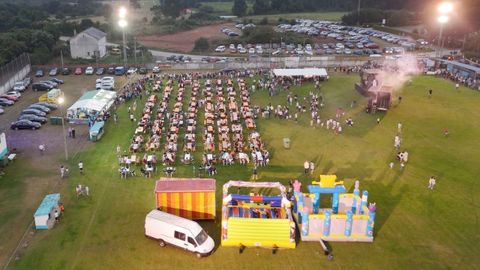 Imagen area de la sptima edicin de la Festa do Ovo Frito de Barreiros, celebrada en el campo de O Cascabeiro