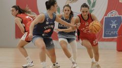 Cecilia de Jorge maneja el baln en el encuentro contra Esclavas en Marzn.