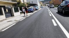 La carretera comarcal AC-550 a su paso por Boa, donde se reclama la se�alizaci�n de un paso de peatones.