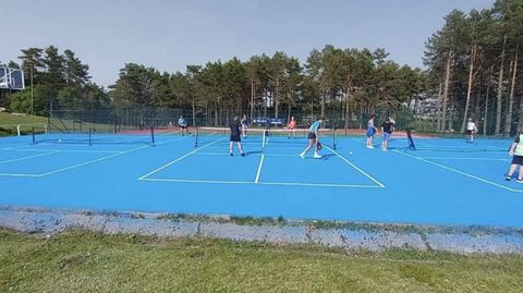 Pistas de Pickleball en la Estacin de Montaa de Manzaneda