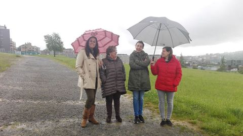 Cristina Ponton.La concejala de Patrimonio, Cristina Pont�n Garc�a, visitando la parcela donde se construir� el colegio