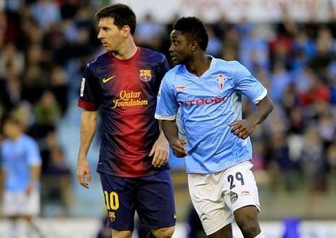 Levy Madinda con Messi en el partido de su debut.