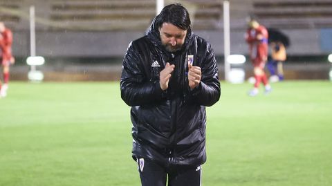 Secho Mart�nez, en el �ltimo partido que el Compostela disput� en el c�sped de San L�zaro ante el Somozas.