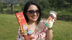 Ximena Burgos con algunas de sus creaciones hechas con piedras del r�o Sil.