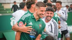 Dani Ojeda celebrando su tanto frente al Pontevedra.