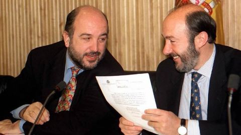 Con Almunia en 1997 durante una rueda de prensa en la que se trat la privatizacin de Telefnica