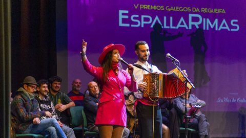 As� foi a festa da regueifa de Carballo, imaxe a imaxe, rima a rima