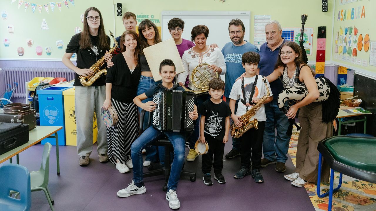 En esta escuela de Ourense forman una gran familia en torno a la música tradicional gallega