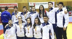 Foto de familia de la delegaci�n cruce�a que acudi� ayer a Madrid al Campeonato de Espa�a.