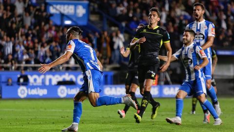 Quique marc los dos goles de la victoria sobre el lder Granada, el primero de penalti