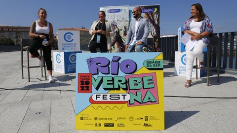 Marta Gonzlez, Yoya Blanco, Ivn Puentes y Marta Iglesias presentando el Ro Verbena Fest