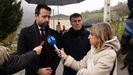 El presidente del PP de Asturias, �lvaro Queipo, y el alcalde de Cangas del Narcea, Jos� Luis Fontaniella, ofrecen declaraciones a los medios durante el funeral por el minero �scar D�az Rodr�guez,