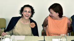 La ministra de Hacienda, Magdalena Valerio, junto a la presidenta del Gobierno balear, Francina Armengol.