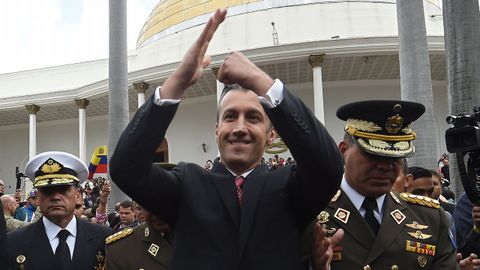 El vicepresidente venezolano, Tareck El Asissami, quien llam a los excluidos por el modelo capitalista y por esta clase poltica aptrida (oposicin) a acudir este mircoles al Parlamento a refrendar su compromiso con la revolucin