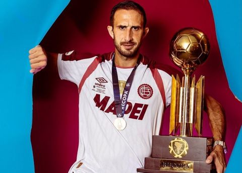 Cali Izquierdoz campe�n de la Recopa Sudamericana