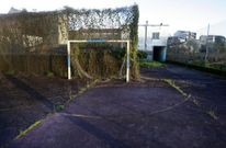 El estado de abandono de la biblioteca y las pistas deportivas de Vilaxo�n es alarmante. 