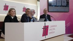 Yago de la Cierva y Fernando Gim�nez Barriocanal, coordinadores de la visita de Le�n XIV a Espa�a; Sara de la Torre, delegada episcopal de Medios del arzobispado de Madrid y Joetxo Vera, director de la Oficina de Informaci�n de la CEE, durante la rueda de prensa para presentar aspectos financieros y organizativos sobre la visita del papa a Espa�a.