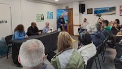 Encuentro en el que participan usuarios de la asociacin A Creba