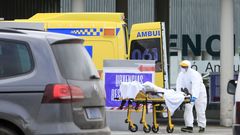Imagen de archivo de una zona de urgencias respiratorias montada en el HULA de la ciudad de Lugo, donde este s�bado hay cinco pacientes ingresados por coronavirus
