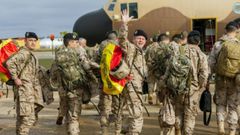 Soldados espa�oles de la Misi�n de Entrenamiento de la UE en Mali partiendo desde Talavera la Real.