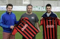 Jos� Luis Pereira �Seixo� acompa�� a Alberto Gonz�lez y Pablo N�voa en su presentaci�n. 