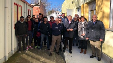 Coincidiendo con el inicio de los trabajos, las instalaciones de la escuela taller recibieron la visita del alcalde, la primera teniente de alcalde y el concejal de Servizos