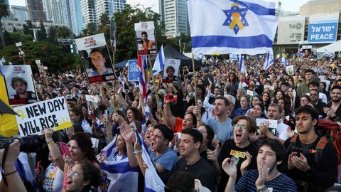 Concentración en Tel Aviv para recibir a los rehenes