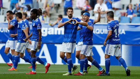 Gol Toche Real Oviedo Extremadura Carlos Tartiere.Los futbolistas del Real Oviedo celebran el gol de Toche ante el Extremadura