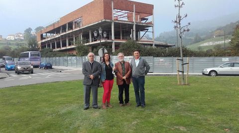 Asociaci�n Vecinal Ciudad Naranco frente al spa.Asociaci�n Vecinal Ciudad Naranco frente al spa