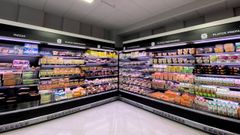 Neveras con platos preparados en un supermercado de Madrid.