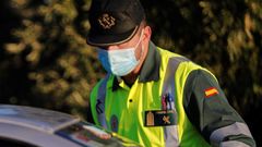 Un guardia civil desempe�ando su trabajo