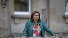 Caridad Gonz�lez, n�mero 6 del PSdeG por A Coru�a. Muros, 1961. Fue elegida concejal enMuros por elPSdeG-PSOE en las elecciones municipales de 2003, siendo alcalde Celestino Formoso. Tras la muerte de este en junio de 2004 fue elegida alcaldesa de Muros y continu� el gobierno de coalici�n entre el PSdeG y el BNG hasta junio de2006, cuando rompi� el acuerdo con los nacionalistas y continu� el gobierno en minor�a hasta el final de lalegislatura en 2007. En las elecciones municipales de 2011 volvi� a presentarse a la alcald�a por elPSdeG-PSOE consiguiendo resultados similares a los de2007, pero en esta ocasi�n s� pudo ser invertida alcaldesa, ya que el BNG y el PPdG no unieron sus votos.