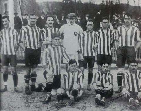 La alineación del Athletic antes del partido ante el Vigo Sporting.