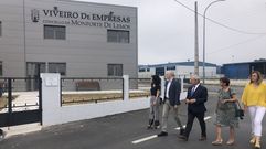 El alcalde, con el entonces conselleiro Francisco Conde, en la apertura del vivero de empresas